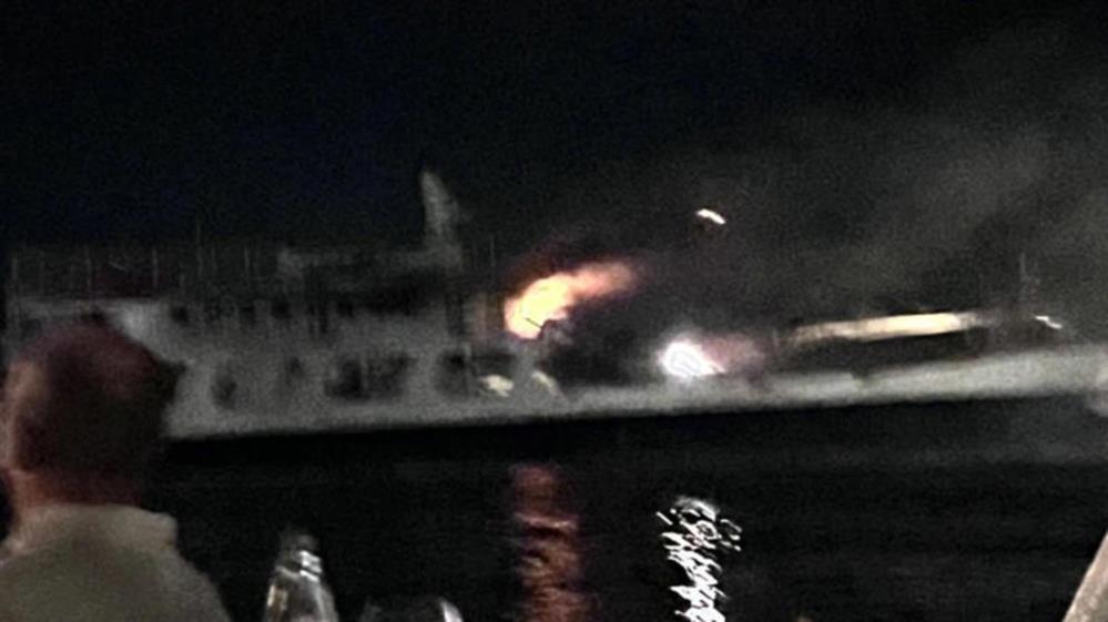 Σπέτσες - φωτιά σε πλοίο Σπέτσες - φωτιά σε πλοίο