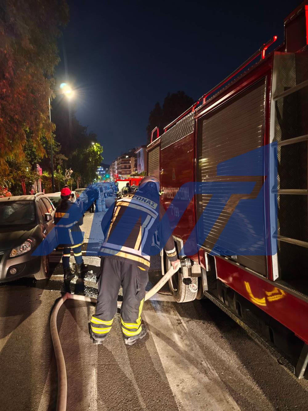 Παγκράτι - φωτιά - αυτοκίνητα