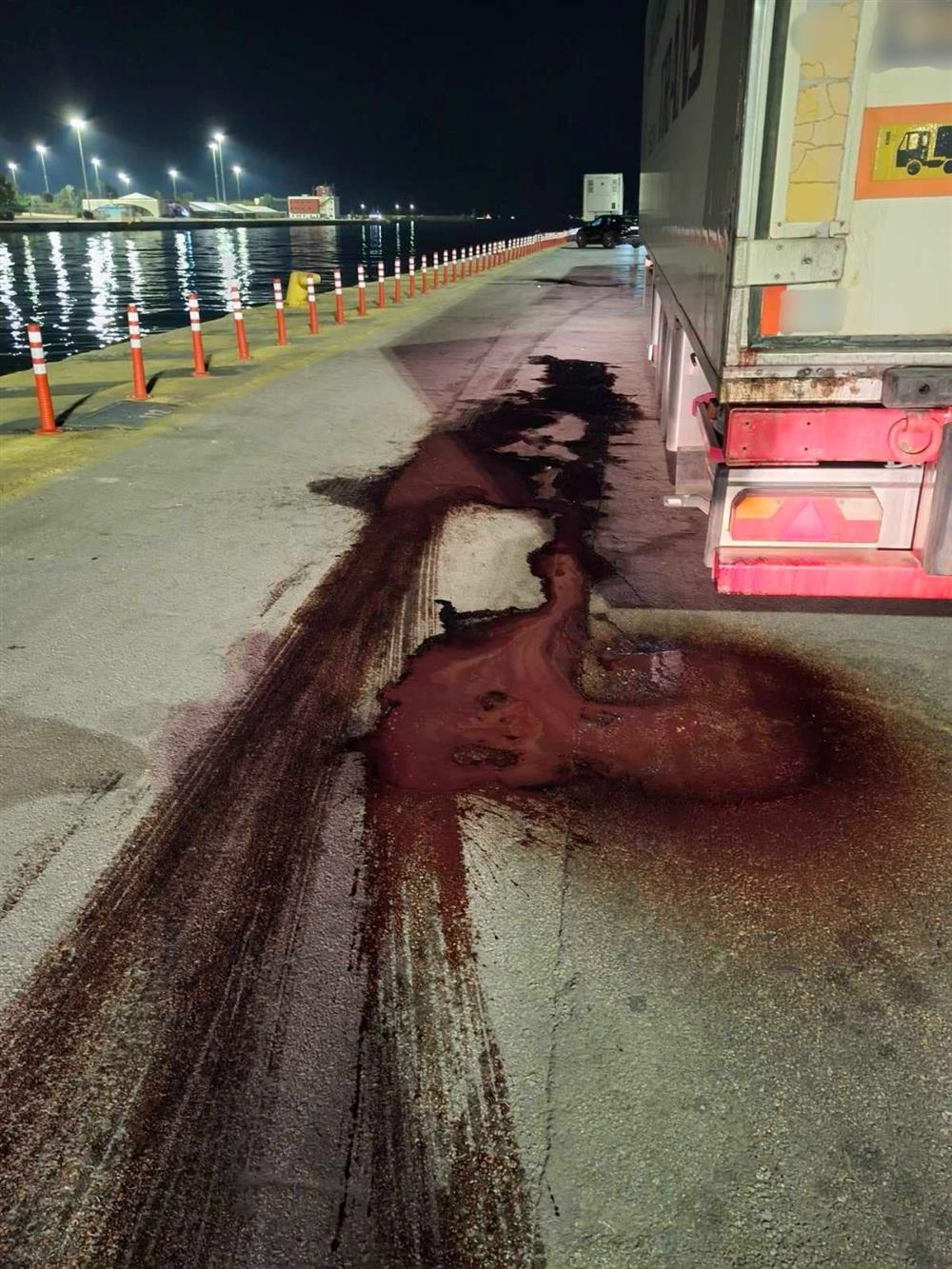 Φορτηγό - ζωικά υπολείμματα Φορτηγό - ζωικά υπολείμματα