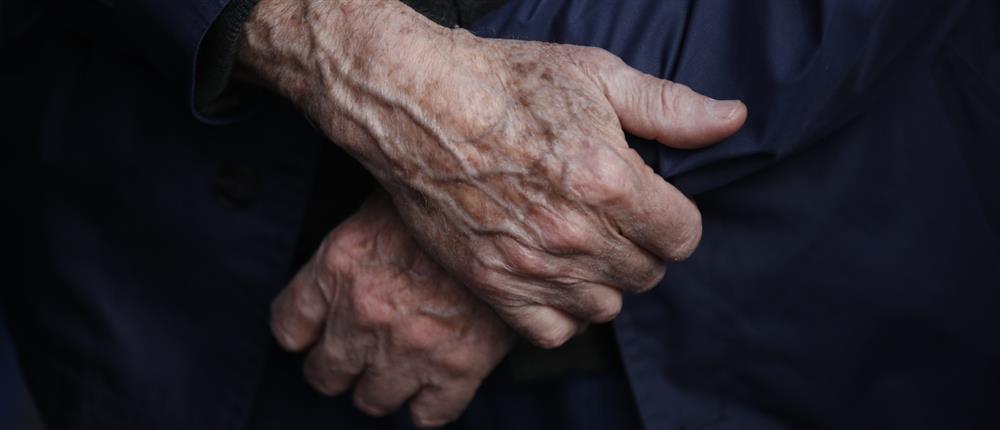 Ηλικιωμένη - Ηλικιωμένος - χερακια - χέρι