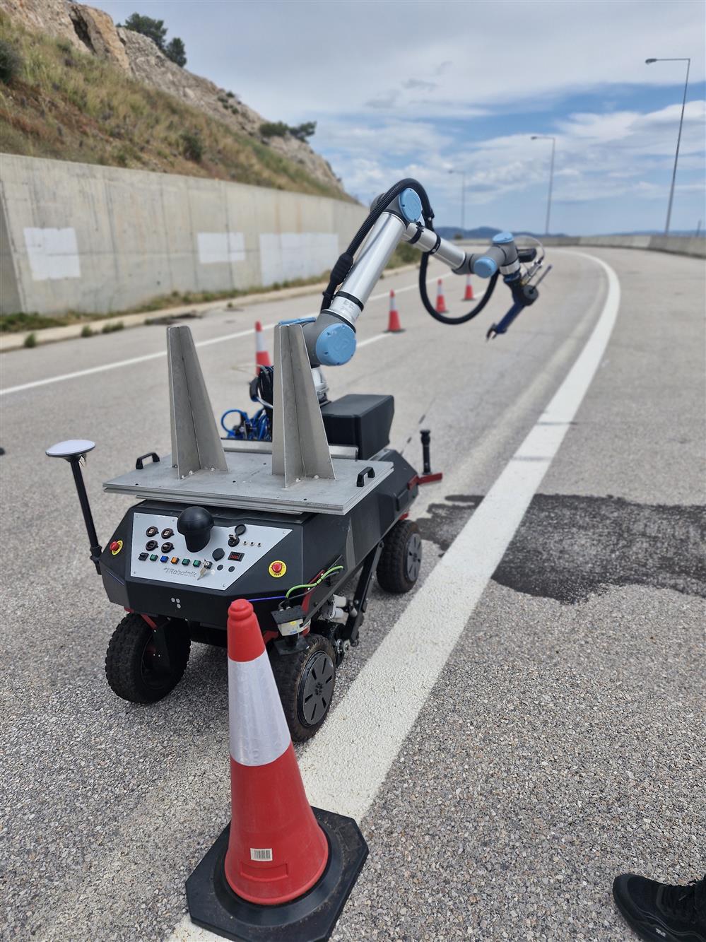 Ρομπότ - Ολυμπία Οδός Ρομπότ - Ολυμπία Οδός