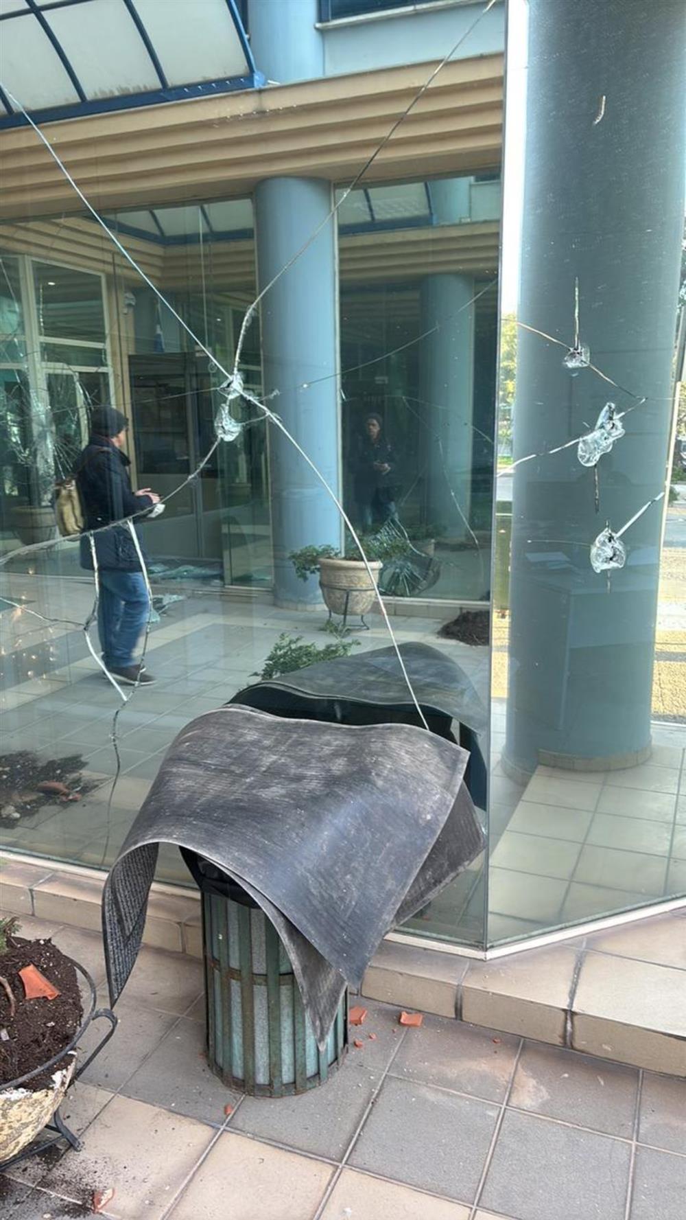 Βανδαλισμοί - Διοικητήριο Περιφέρειας