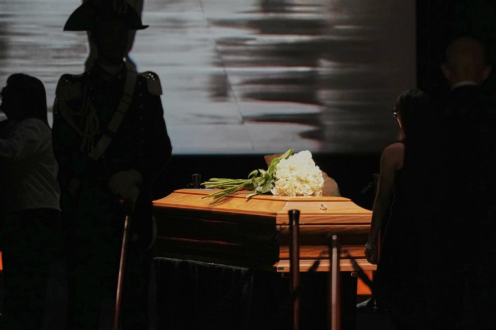 Τζόρτζιο Αρμάνι λαϊκό προσκύνημα