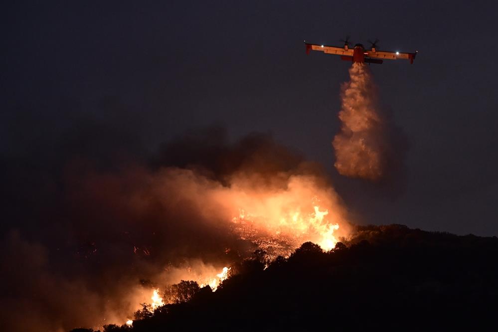 Φωτιά - Κερατέα - Καναντέρ - Βράδυ