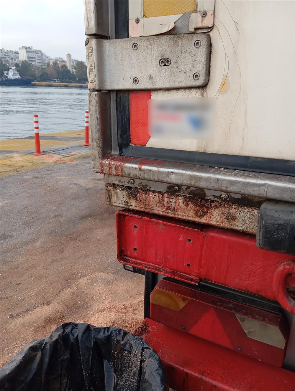 Φορτηγό - ζωικά υπολείμματα Φορτηγό - ζωικά υπολείμματα