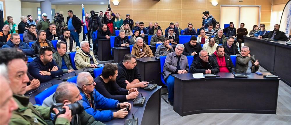 Αγρότες - Τρακτέρ - Λάρισα - Περιφέρεια Αγρότες - Τρακτέρ - Λάρισα - Περιφέρεια