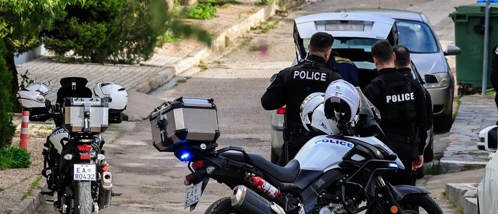 Έγκλημα στη Γλυφάδα: Στον εισαγγελέα οδηγείται σήμερα ο 46χρονος πατροκτόνος