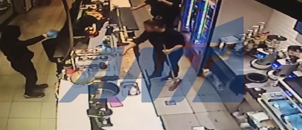 Αττική: Εξαρθρώθηκε συμμορία, μέλη της οποίας, λήστεψαν 17 καταστήματα - Δε δίστασαν να τραυματίσουν υπάλληλο (βίντεο)

